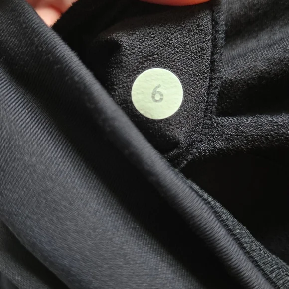 ❤️FINAL SALE❤️ Lululemon Deep Breath Tank - Black - Picture 6 of 6